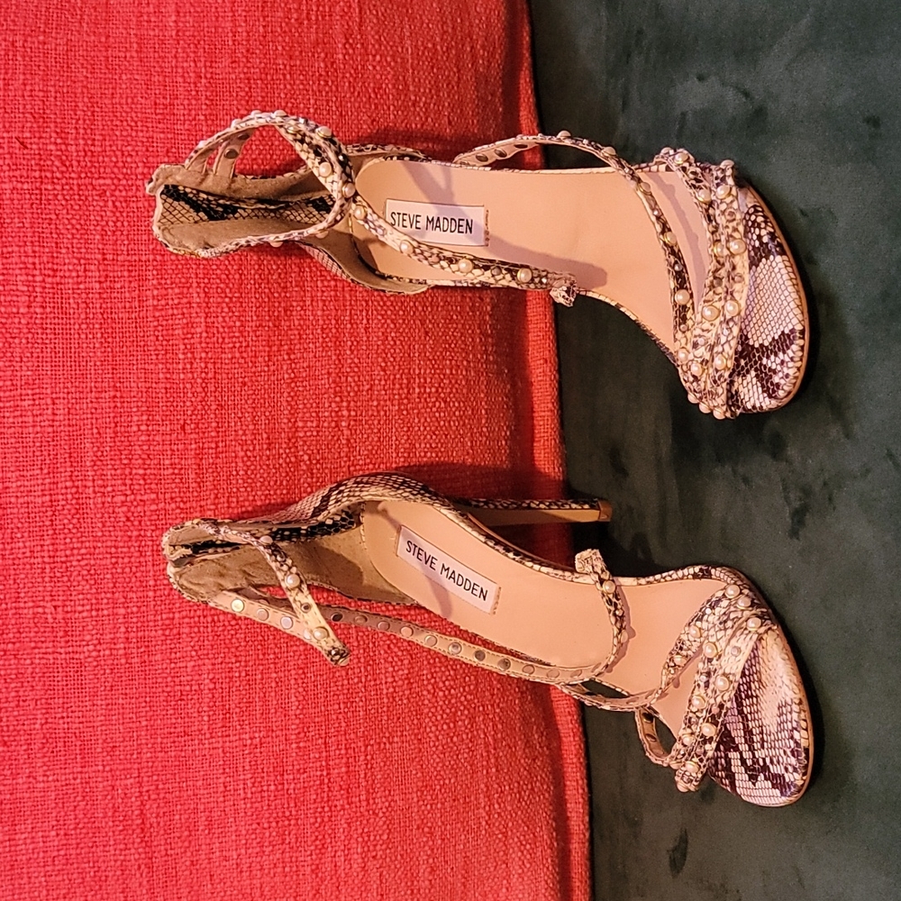 Steve Madden Sandals Size 8